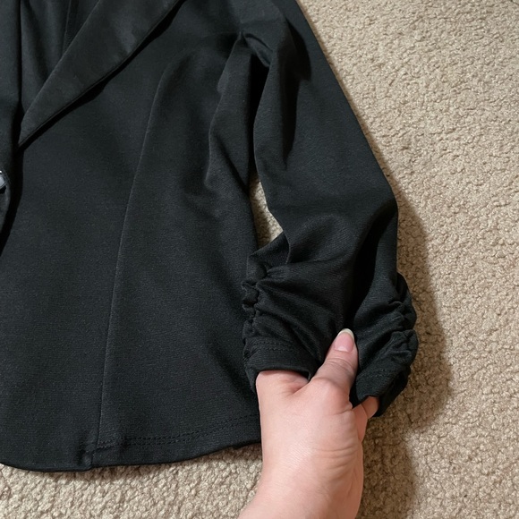 Lightweight Black women’s blazer Small and Medium - Picture 3 of 6
